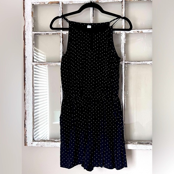 Old Navy Pants - 🖤🤍 Black And White Polka Dot Romper With Pockets!